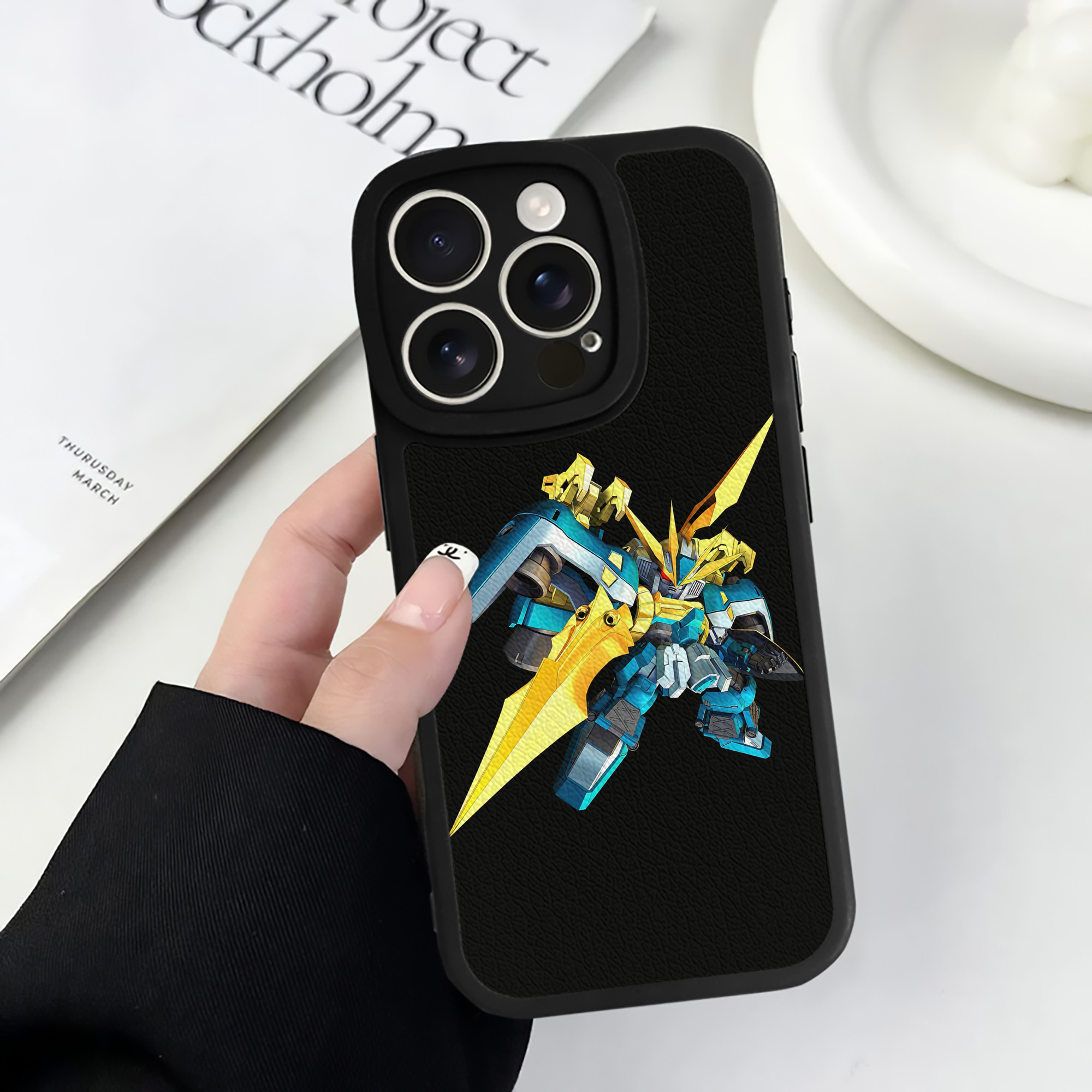 （画像用） 機動戦士ガンダム Mobile Suit Gundam 【iPhone 16シリーズ対応】シリコンスマホケース（レザー調） 材質：シリコン